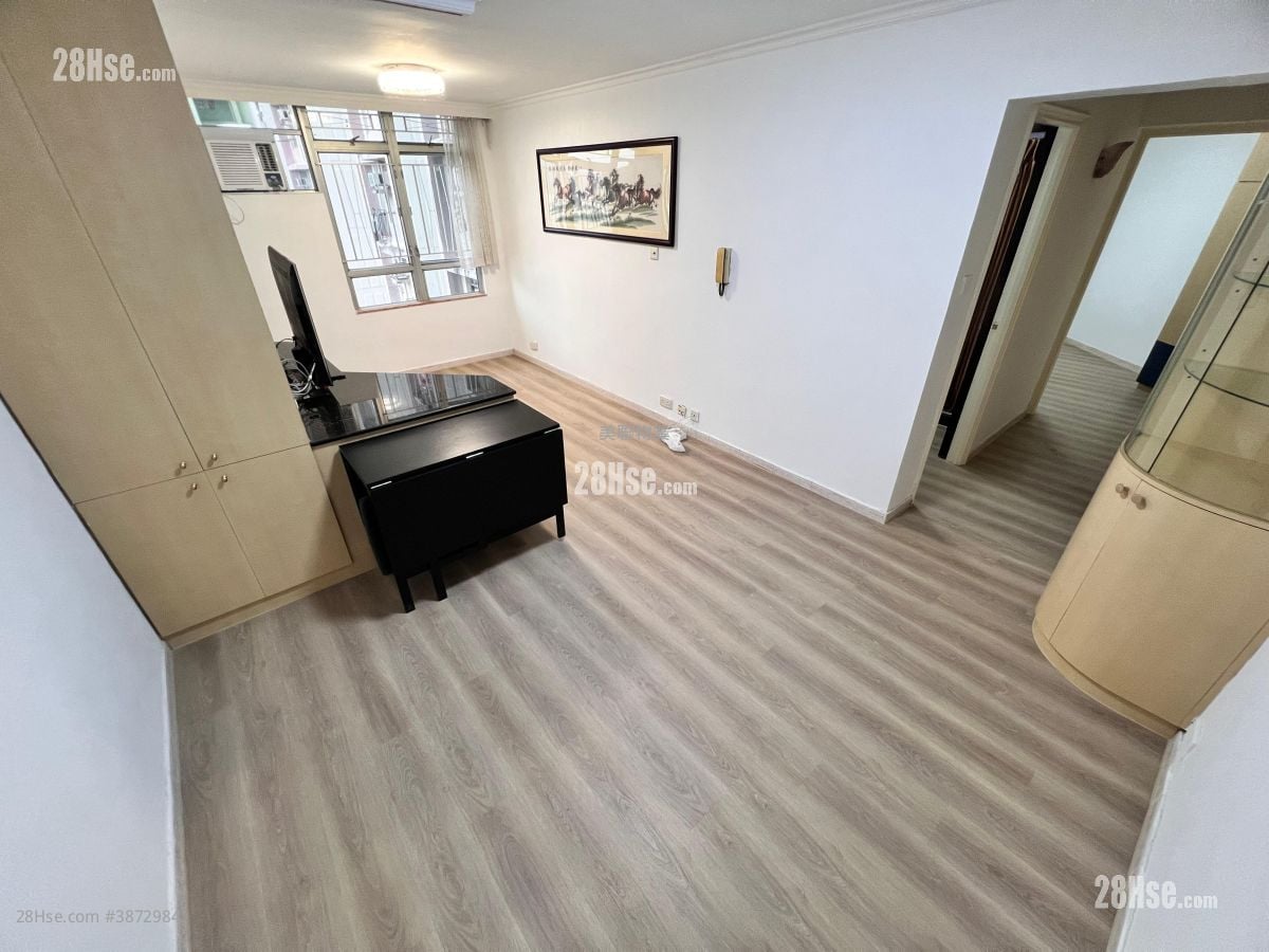 Kam Fung Court Sell 3 Bedrooms , 1 Bathroom 647 ft²