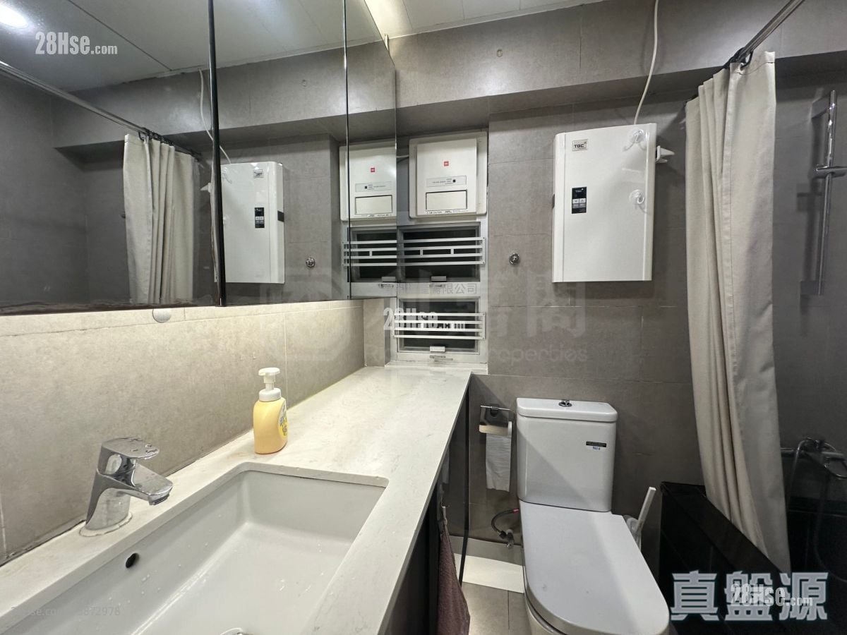 Kingswood Villas Sell 3 Bedrooms , 2 Bathrooms 630 ft²