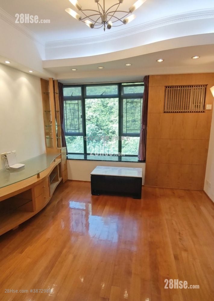 Pristine Villa Sell 3 Bedrooms , 2 Bathrooms 817 ft²
