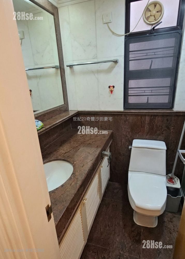Pristine Villa Sell 3 Bedrooms , 2 Bathrooms 817 ft²