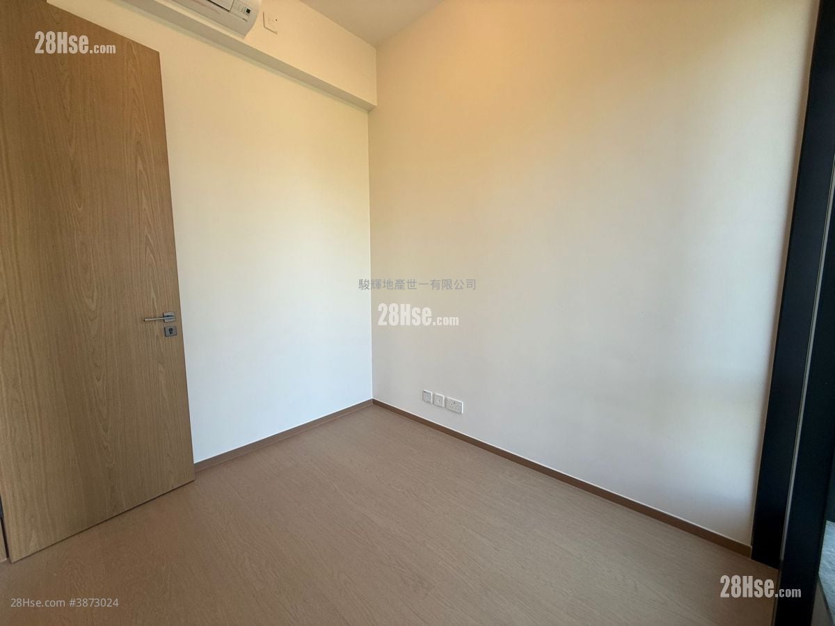 Onmantin Rental 3 Bedrooms , 2 Bathrooms 783 ft²