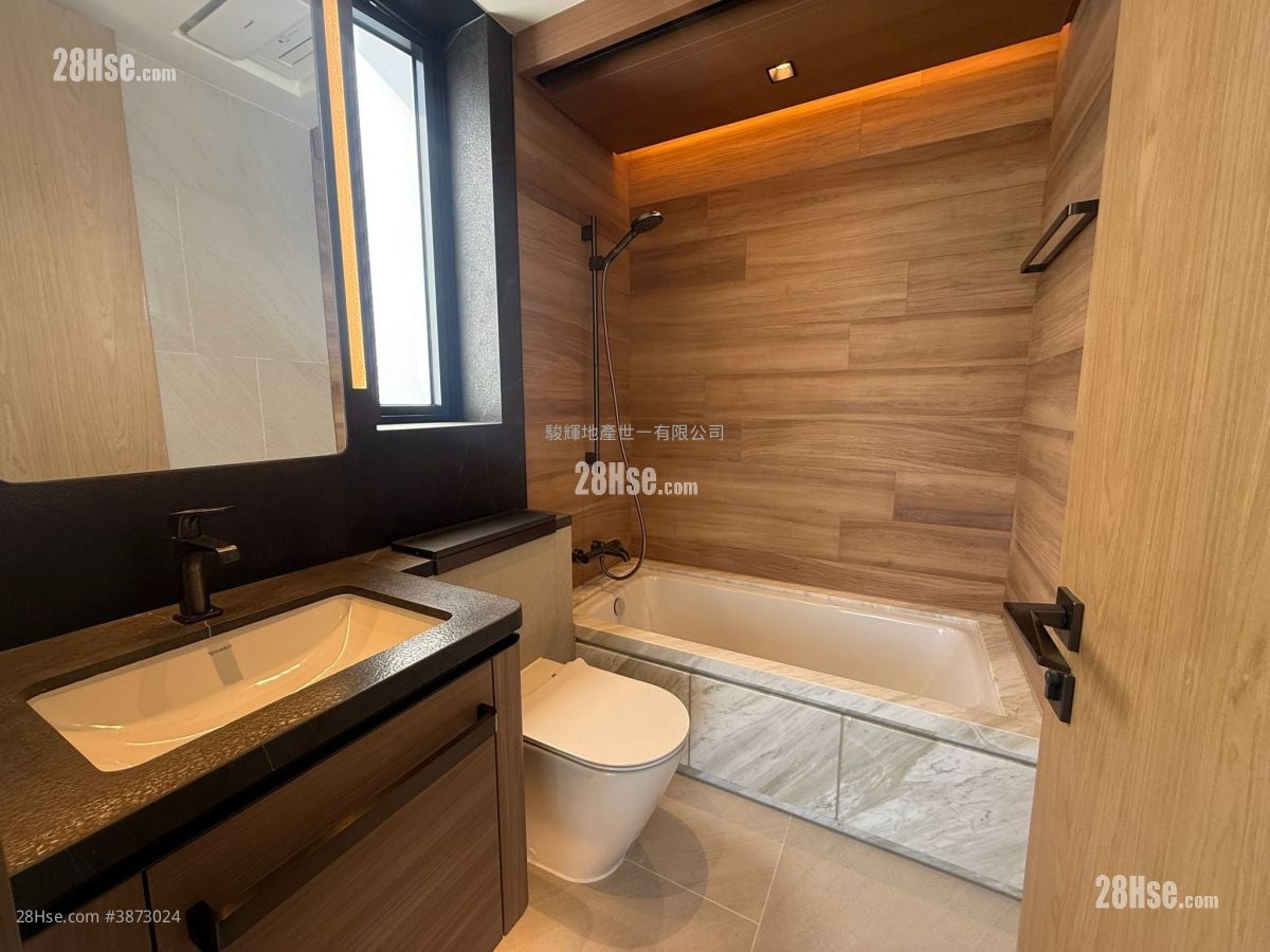 Onmantin Rental 3 Bedrooms , 2 Bathrooms 783 ft²