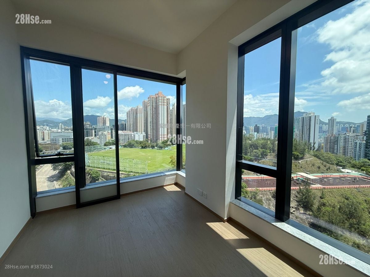 Onmantin Rental 3 Bedrooms , 2 Bathrooms 783 ft²