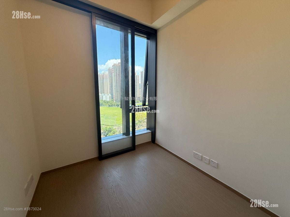 Onmantin Rental 3 Bedrooms , 2 Bathrooms 783 ft²