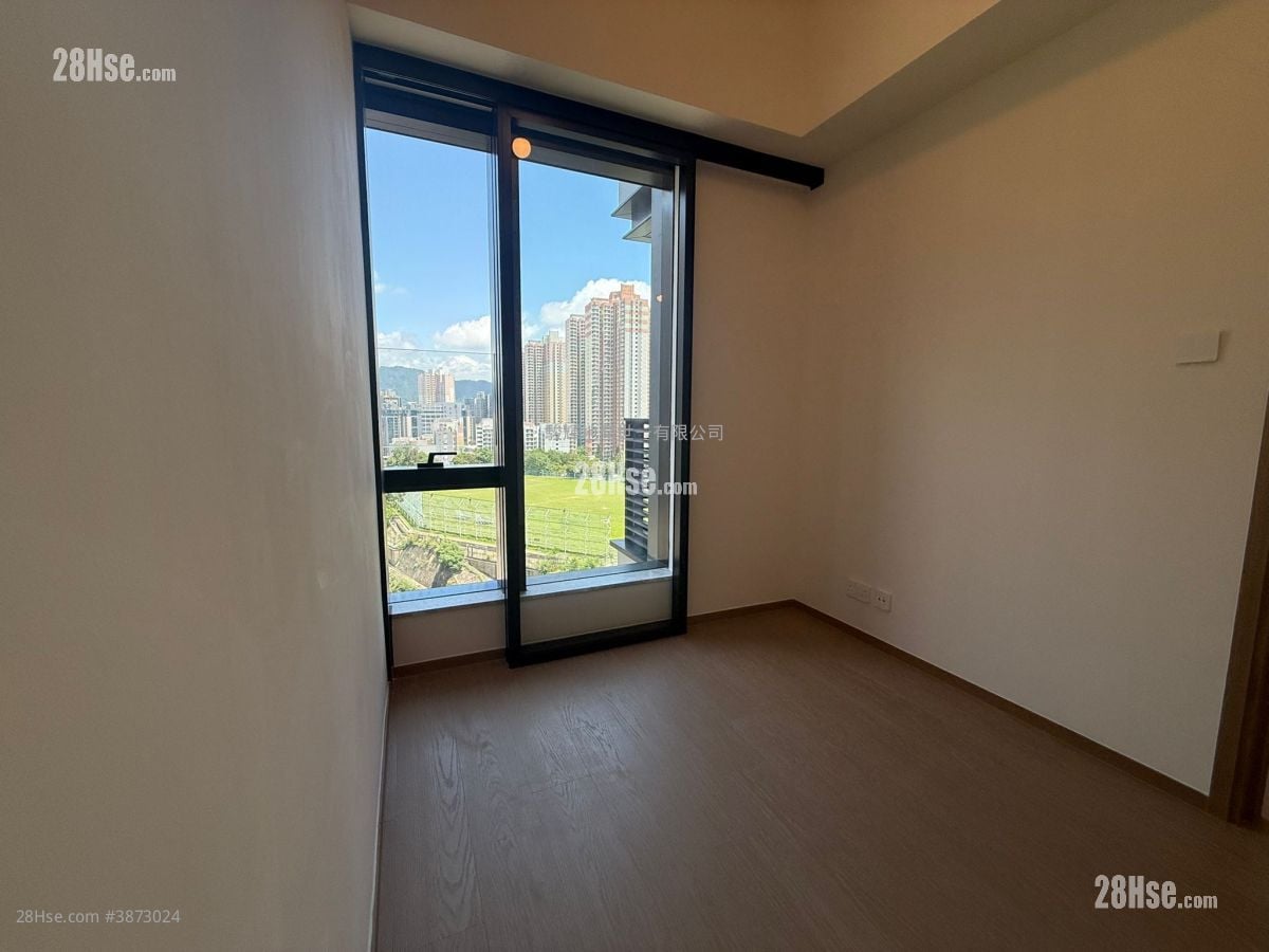 Onmantin Rental 3 Bedrooms , 2 Bathrooms 783 ft²