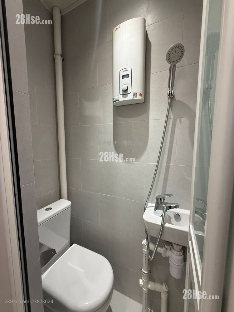 Onmantin Rental 3 Bedrooms , 2 Bathrooms 783 ft²