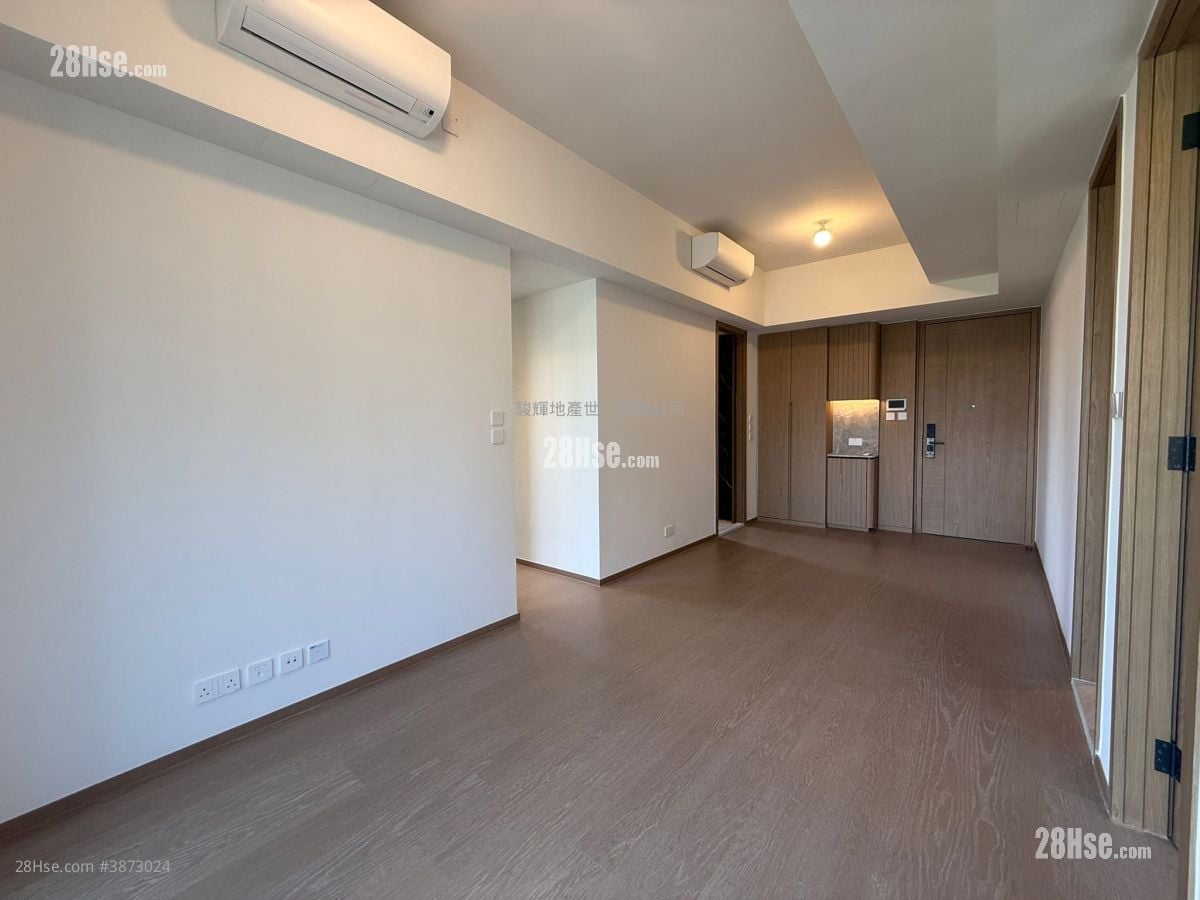 Onmantin Rental 3 Bedrooms , 2 Bathrooms 783 ft²