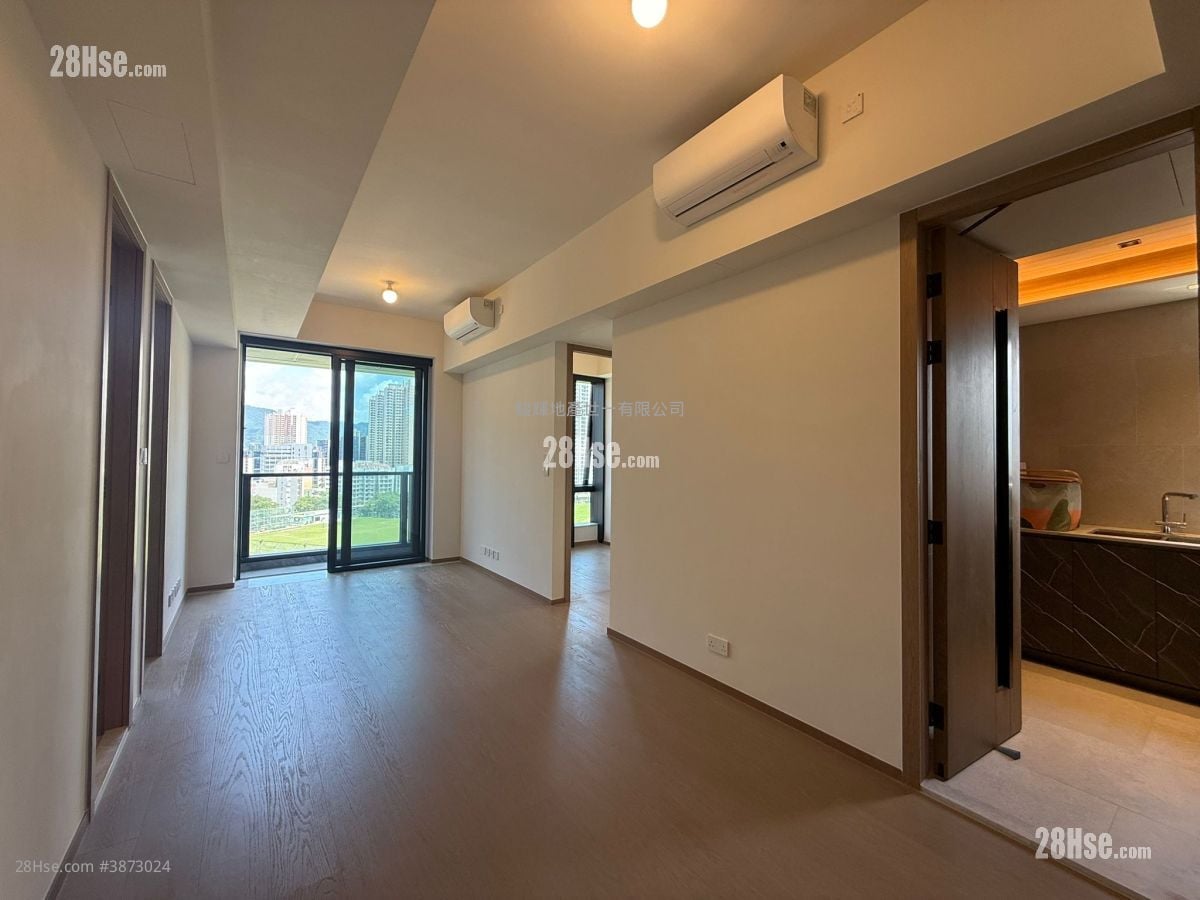Onmantin Rental 3 Bedrooms , 2 Bathrooms 783 ft²