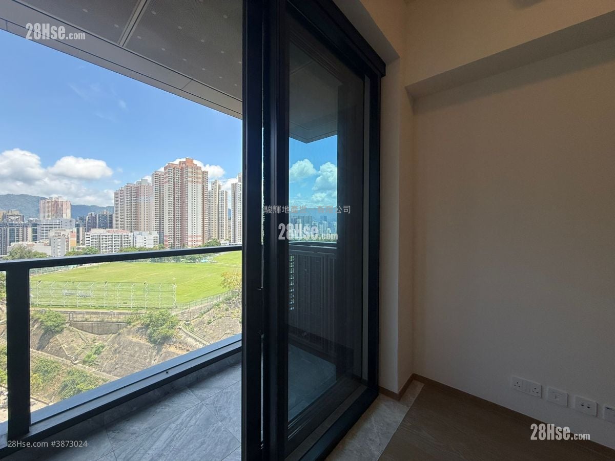 Onmantin Rental 3 Bedrooms , 2 Bathrooms 783 ft²