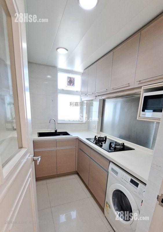 Central Park Towers Rental 2 Bedrooms , 1 Bathroom 502 ft²