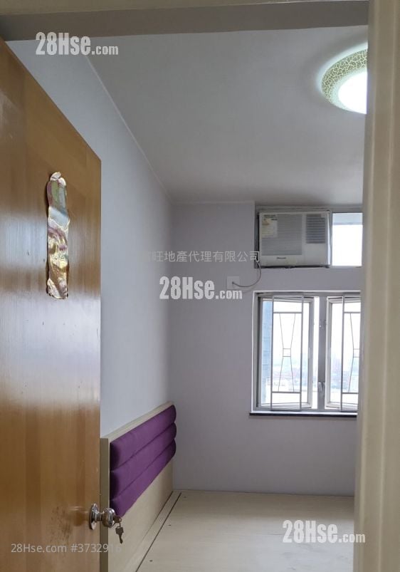 Charming Garden Sell 2 Bedrooms , 1 Bathroom 431 ft²
