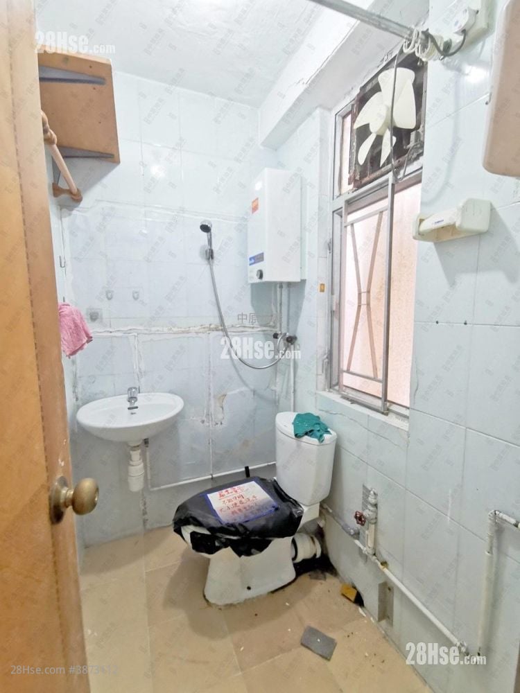 Wah Lok Mansion Sell 2 Bedrooms 320 ft²