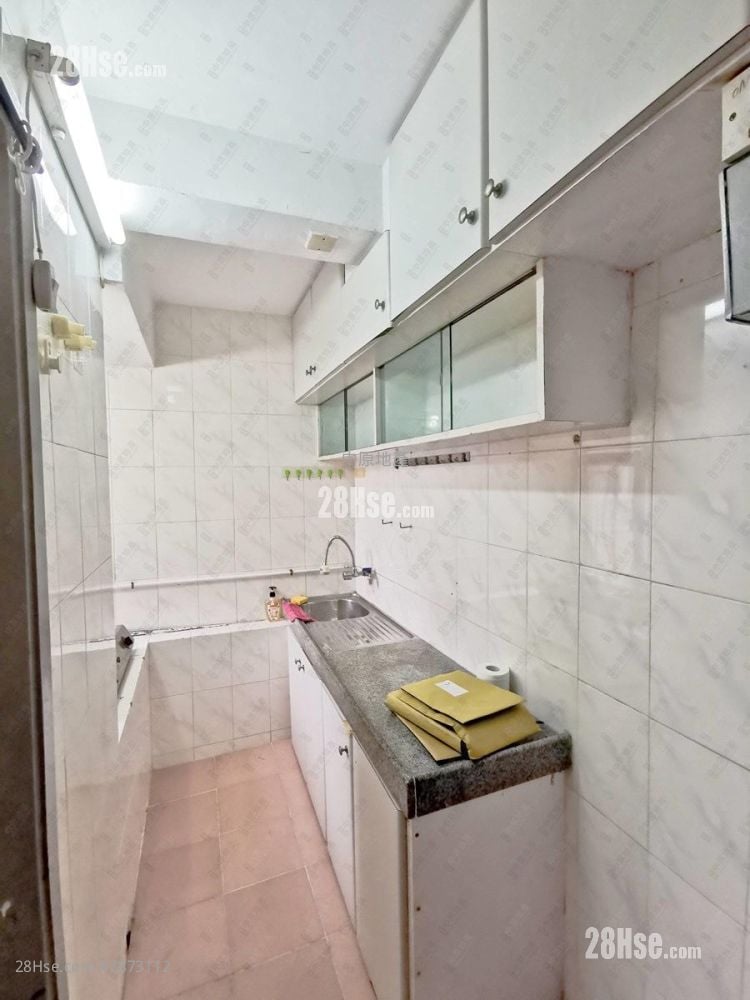 Wah Lok Mansion Sell 2 Bedrooms 320 ft²