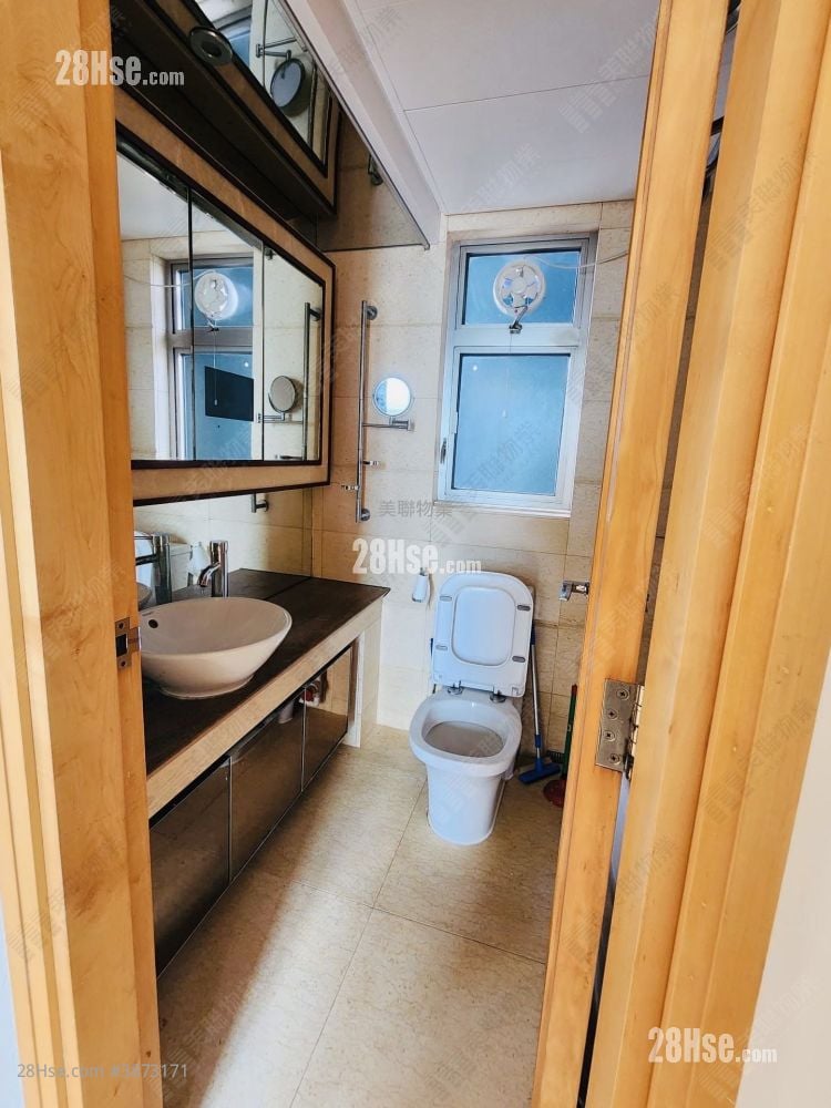 Harbour Green Rental 541 ft²