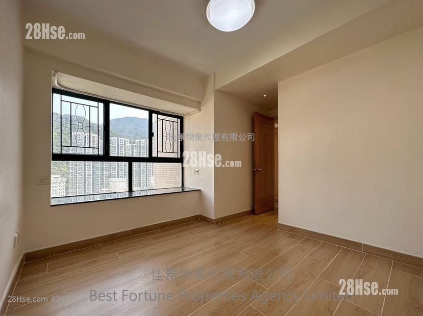 Kennedy Town Centre Rental 3 Bedrooms , 2 Bathrooms 615 ft²