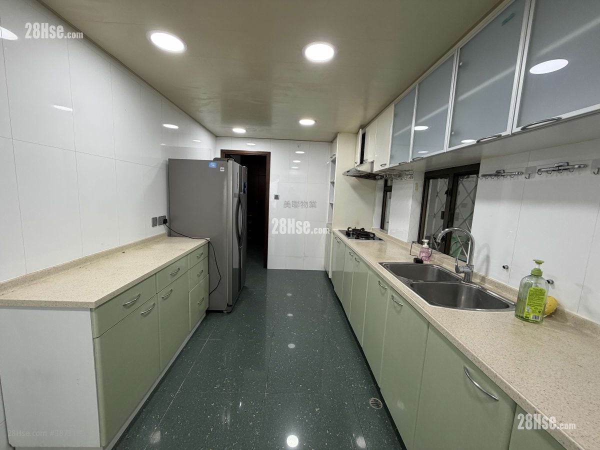 Maple Gardens Rental 4 Bedrooms , 4 Bathrooms 1,651 ft²