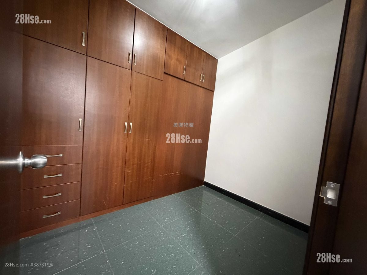 Maple Gardens Rental 4 Bedrooms , 4 Bathrooms 1,651 ft²