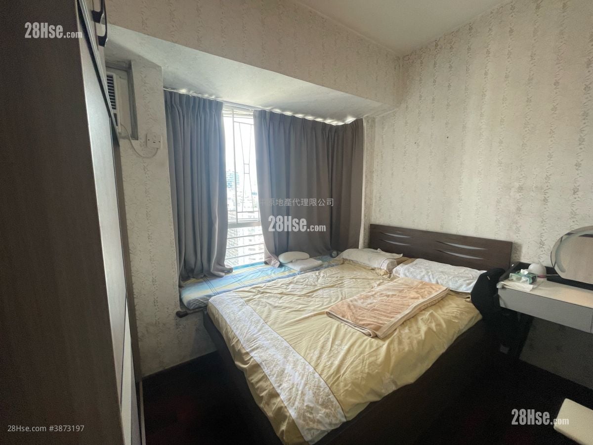master room: Tsuen Wan Plaza Sell 3 Bedrooms , 1 Bathroom 552 ft²