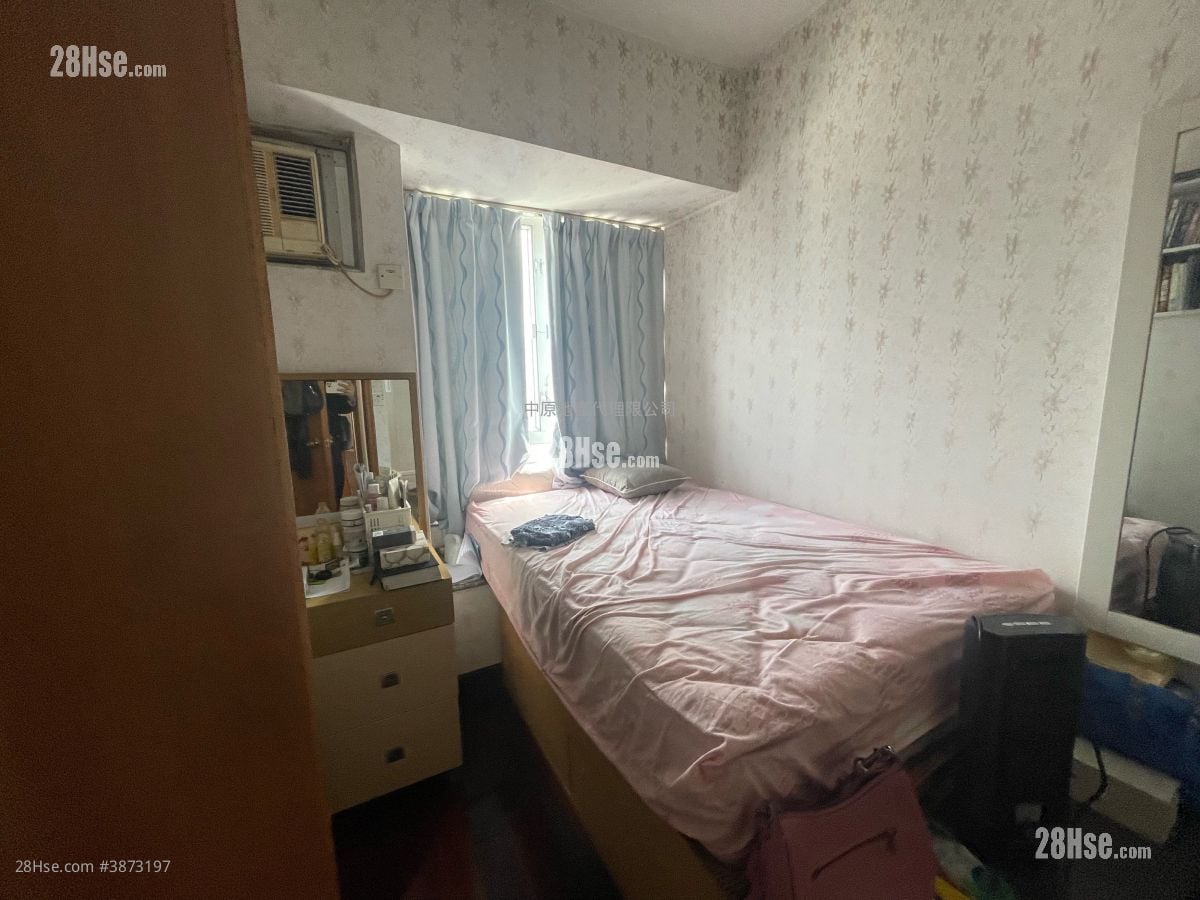bedroom 2: Tsuen Wan Plaza Sell 3 Bedrooms , 1 Bathroom 552 ft²