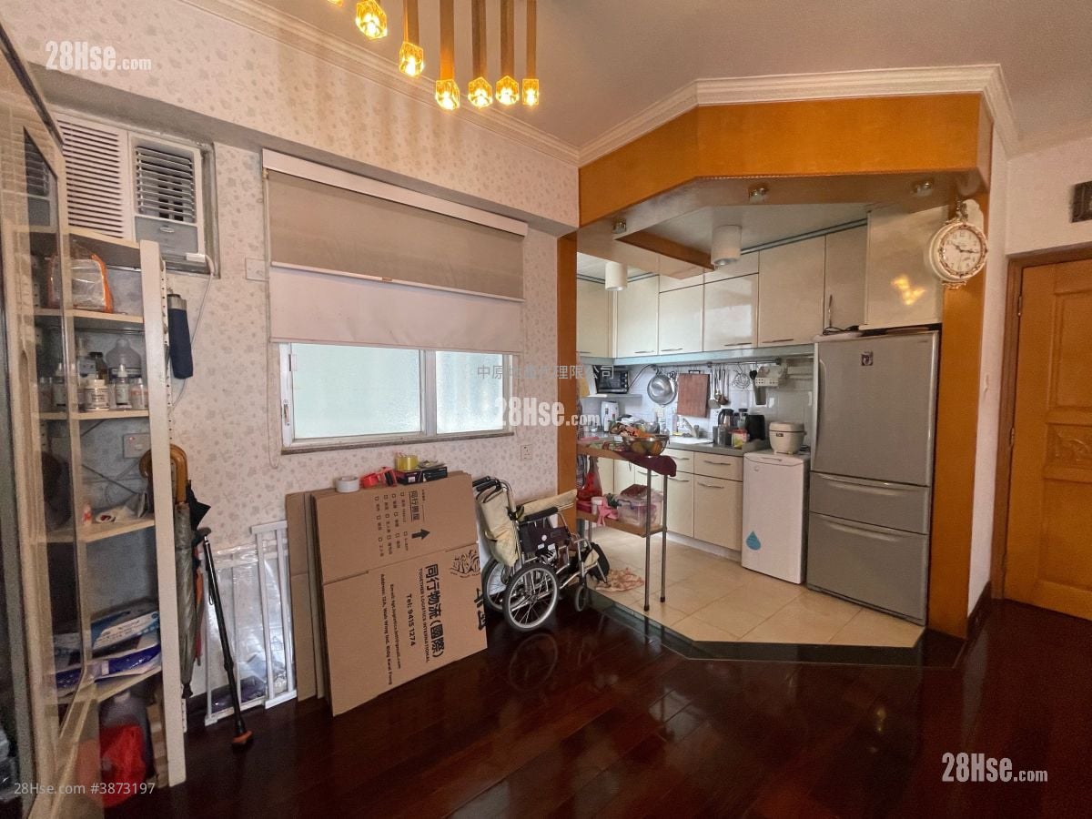 living room: Tsuen Wan Plaza Sell 3 Bedrooms , 1 Bathroom 552 ft²