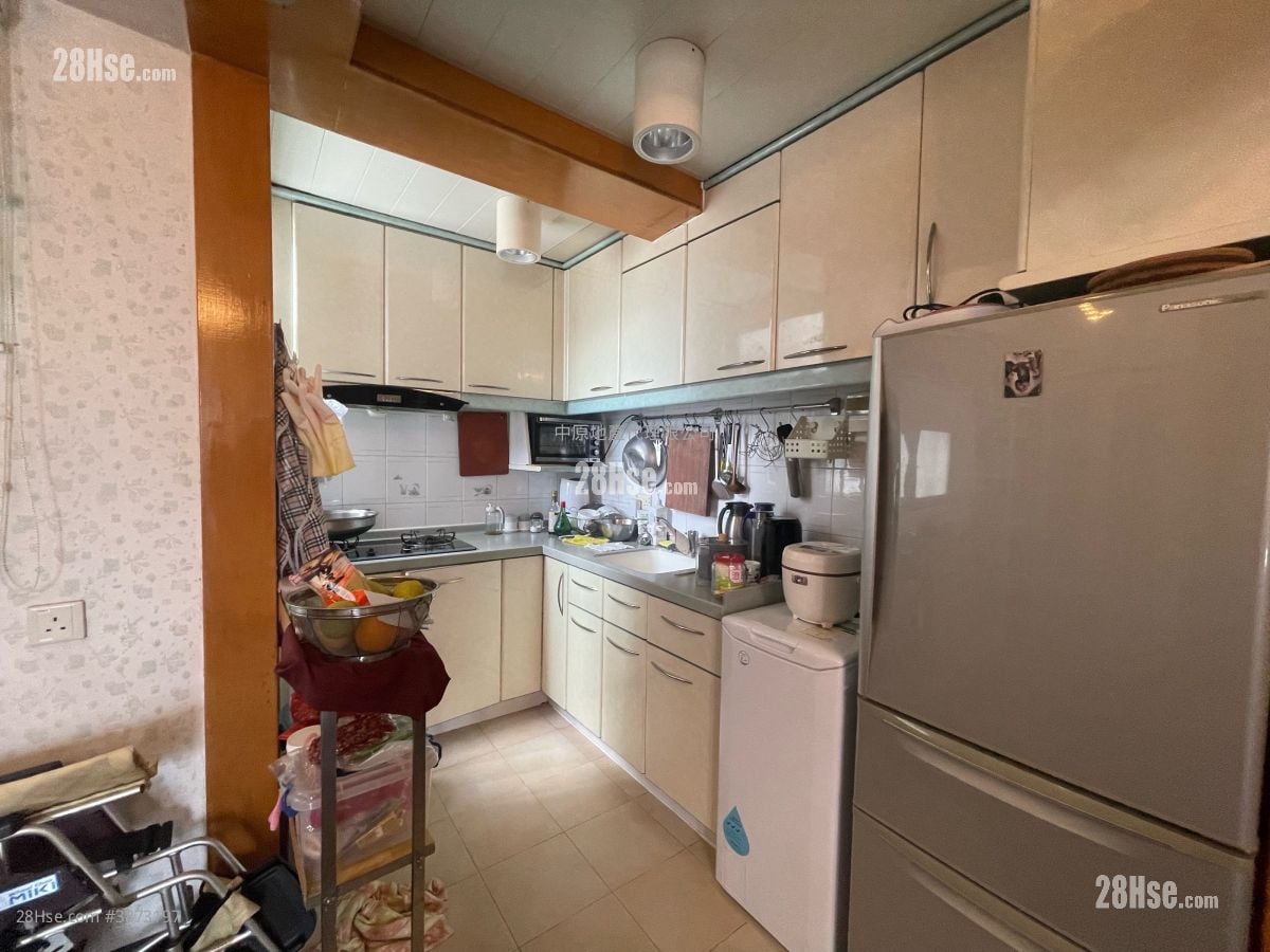 kitchen: Tsuen Wan Plaza Sell 3 Bedrooms , 1 Bathroom 552 ft²