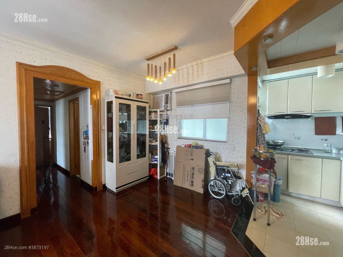 living room: Tsuen Wan Plaza Sell 3 Bedrooms , 1 Bathroom 552 ft²