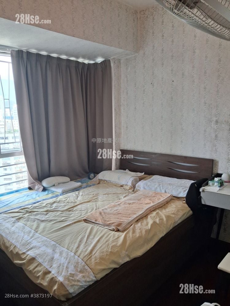 master room: Tsuen Wan Plaza Sell 3 Bedrooms , 1 Bathroom 552 ft²