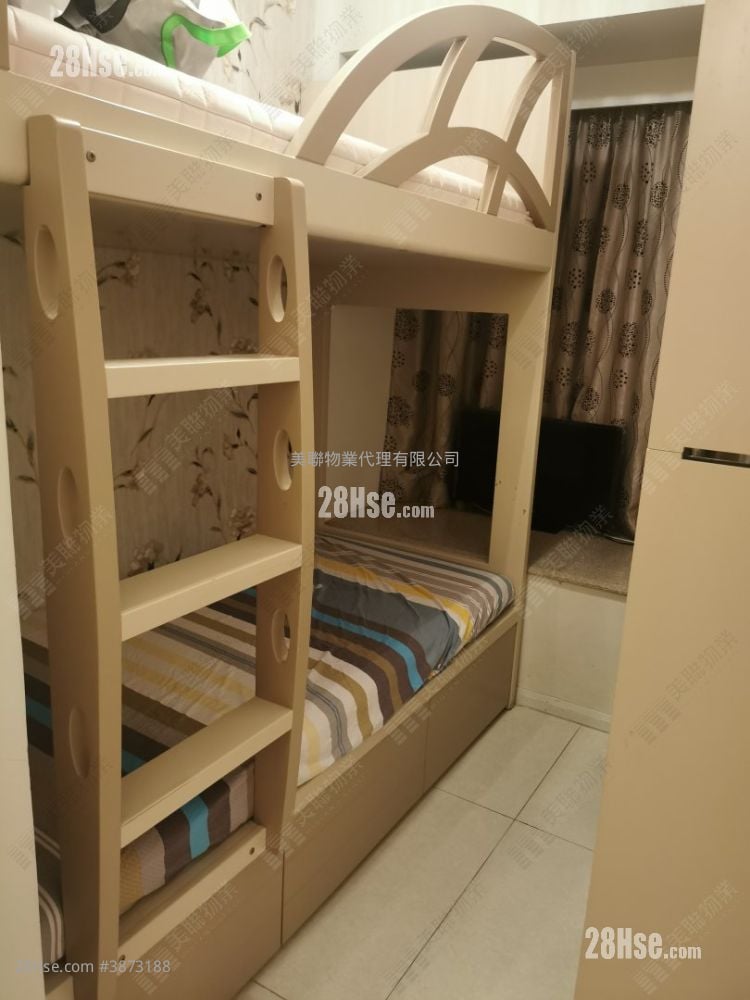 One West Kowloon Sell 4 Bedrooms , 3 Bathrooms 973 ft²