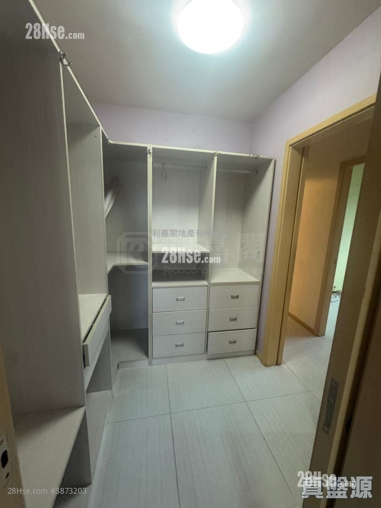 Mei Foo Sun Chuen Sell 3 Bedrooms , 2 Bathrooms 826 ft²