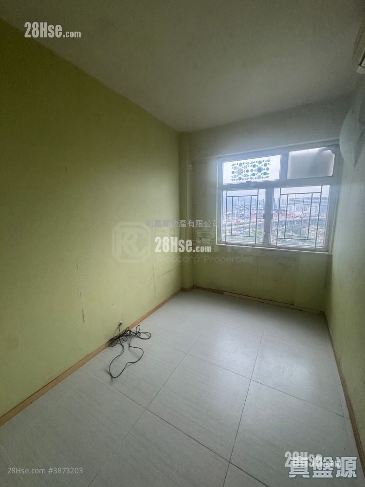 Mei Foo Sun Chuen Sell 3 Bedrooms , 2 Bathrooms 826 ft²