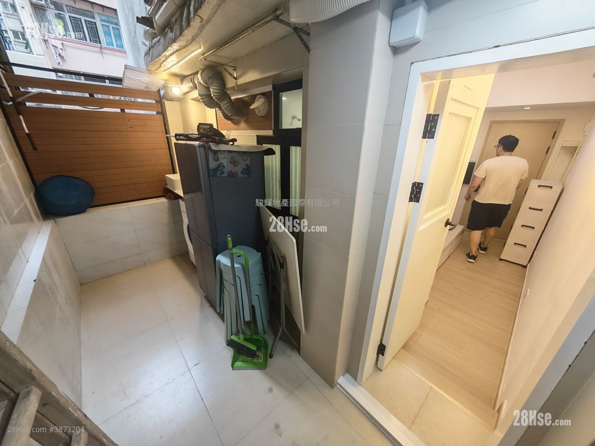 Lee Man Building Rental Studio , 1 Bathroom 120 ft²