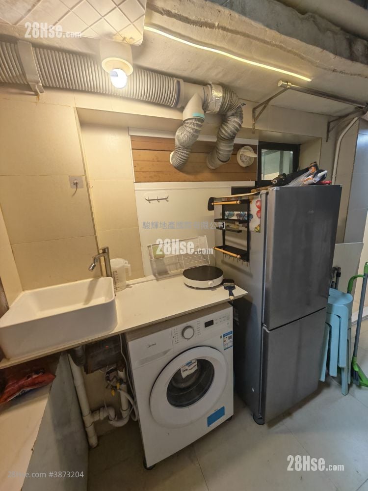 Lee Man Building Rental Studio , 1 Bathroom 120 ft²