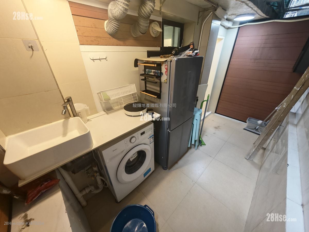 Lee Man Building Rental Studio , 1 Bathroom 120 ft²