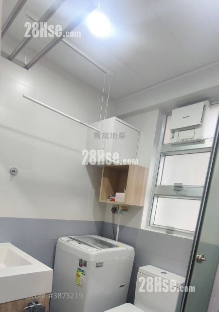 Kwai Chung Plaza Sell 2 Bedrooms , 1 Bathroom 318 ft²