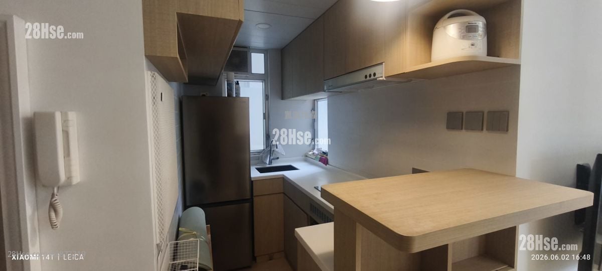 Kwai Chung Plaza Sell 2 Bedrooms , 1 Bathroom 318 ft²