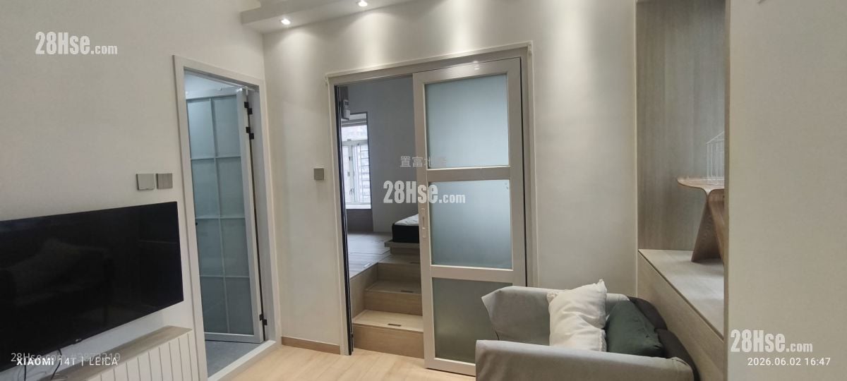 Kwai Chung Plaza Sell 2 Bedrooms , 1 Bathroom 318 ft²