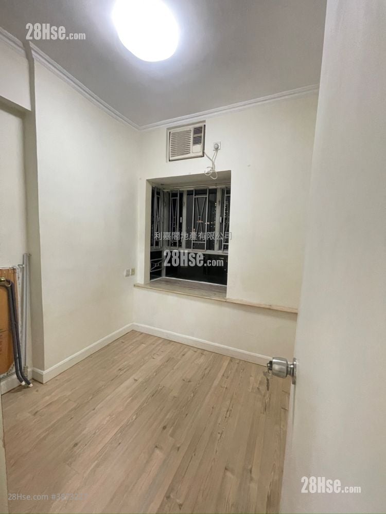Tsing Yi Garden Sell 2 Bedrooms 343 ft²