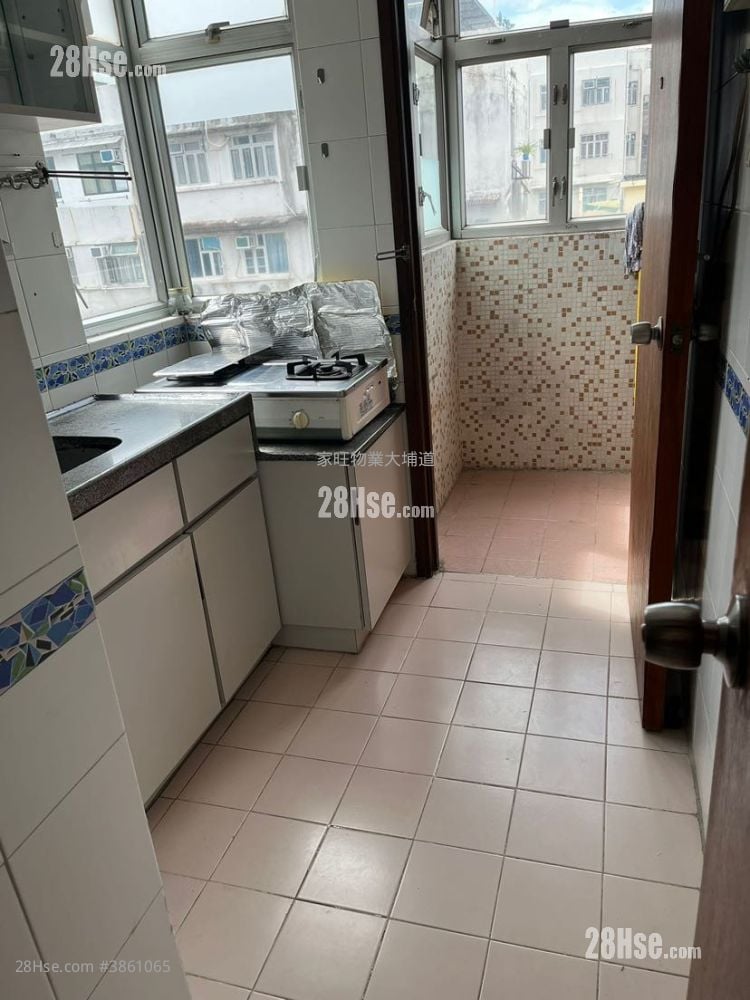 8 Fuk Wa Street Rental 3 Bedrooms , 1 Bathroom 332 ft²