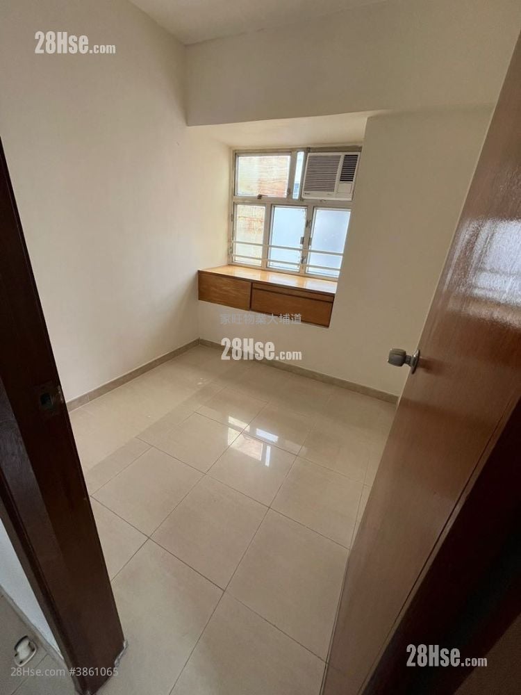 8 Fuk Wa Street Rental 3 Bedrooms , 1 Bathroom 332 ft²