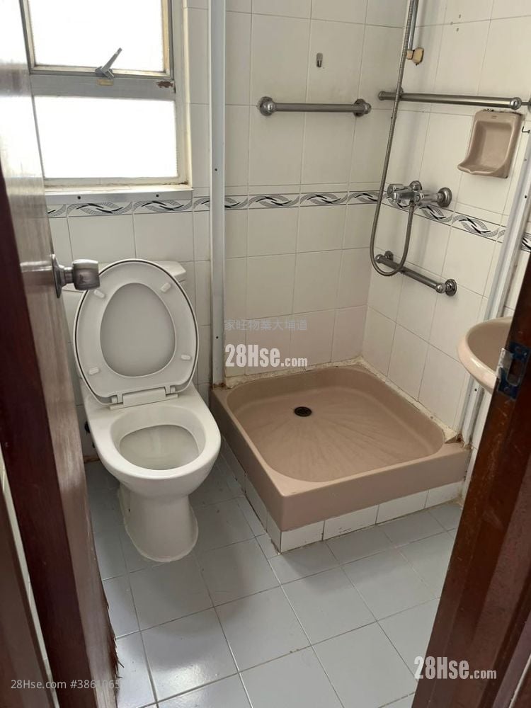 8 Fuk Wa Street Rental 3 Bedrooms , 1 Bathroom 332 ft²