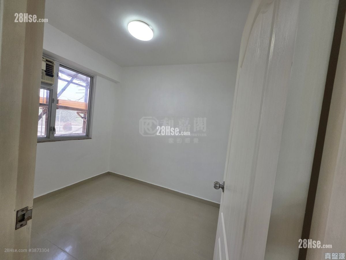 Ching Lai Court Sell 2 Bedrooms , 1 Bathroom 440 ft²