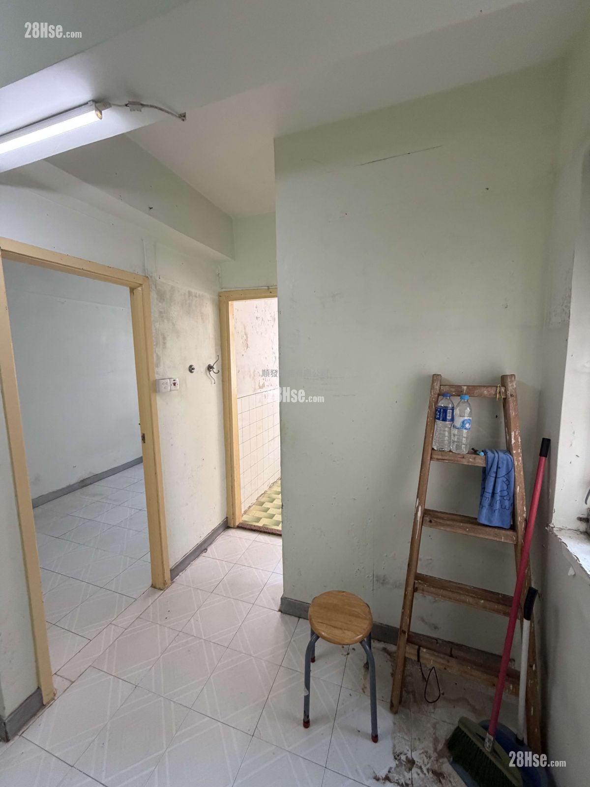 Ming Tak Building Sell 341 ft²