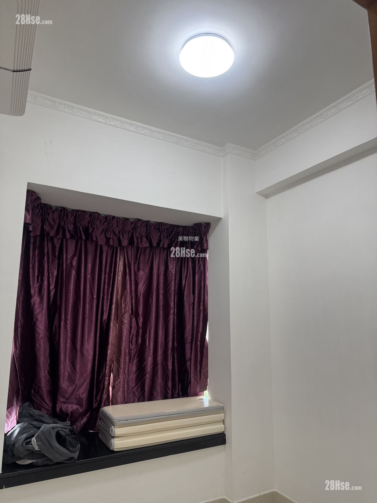 bedroom 2: Royal Knoll Sell 4 Bedrooms , 2 Bathrooms 946 ft²
