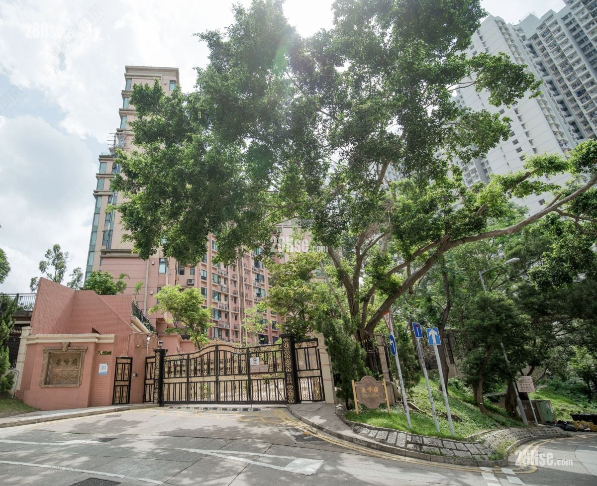 building outlook: Royal Knoll Sell 4 Bedrooms , 2 Bathrooms 946 ft²