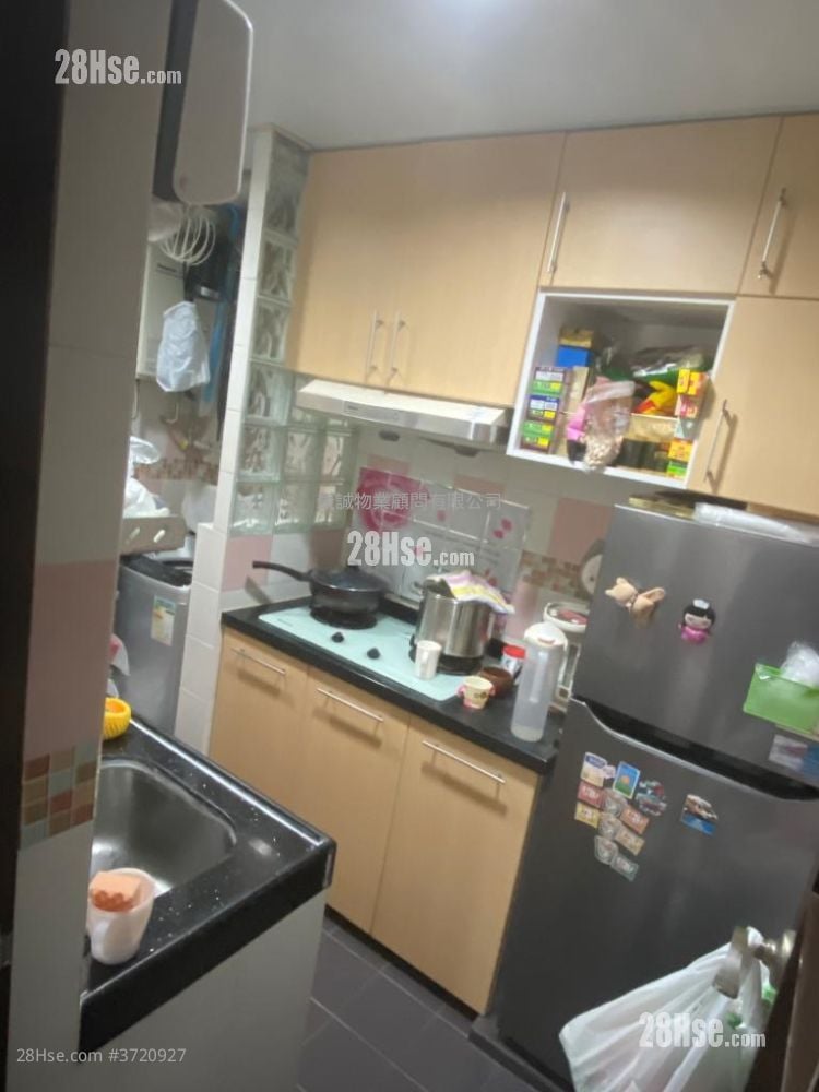 Hong Pak Court Sell 2 Bedrooms , 1 Bathroom 401 ft²