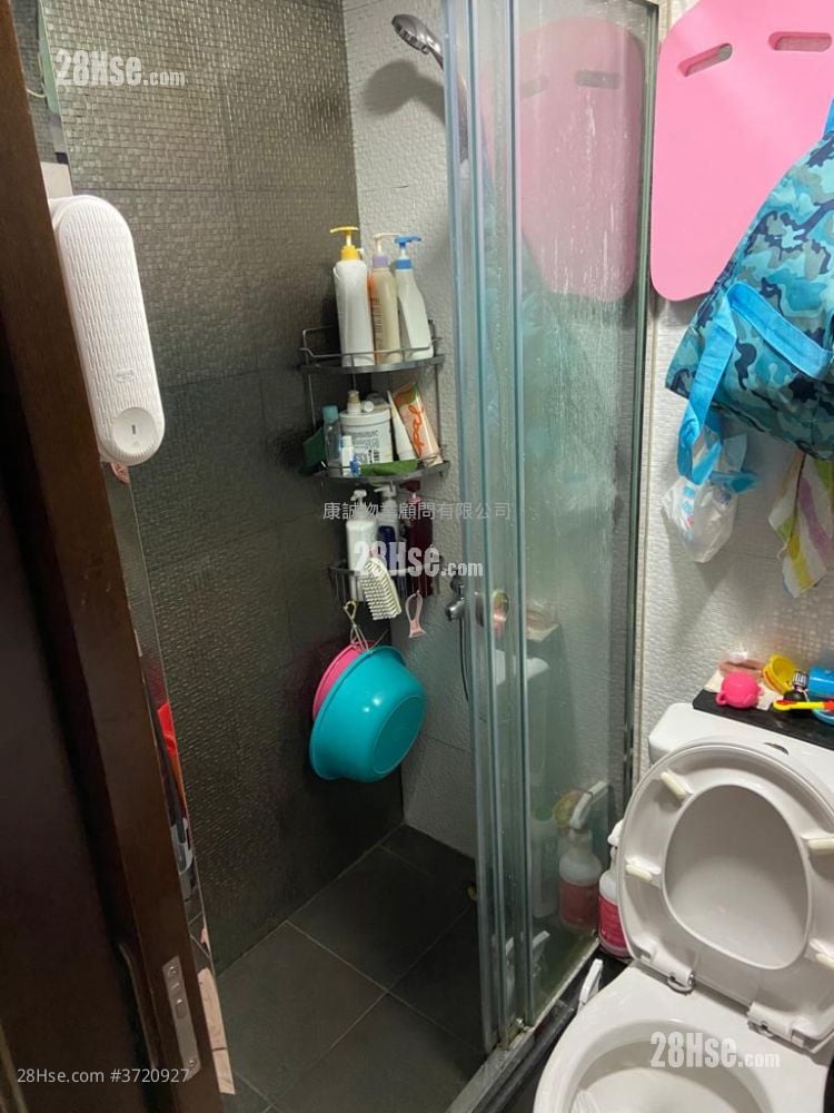 Hong Pak Court Sell 2 Bedrooms , 1 Bathroom 401 ft²