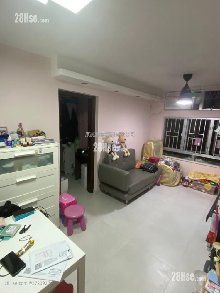 Hong Pak Court Sell 2 Bedrooms , 1 Bathroom 401 ft²