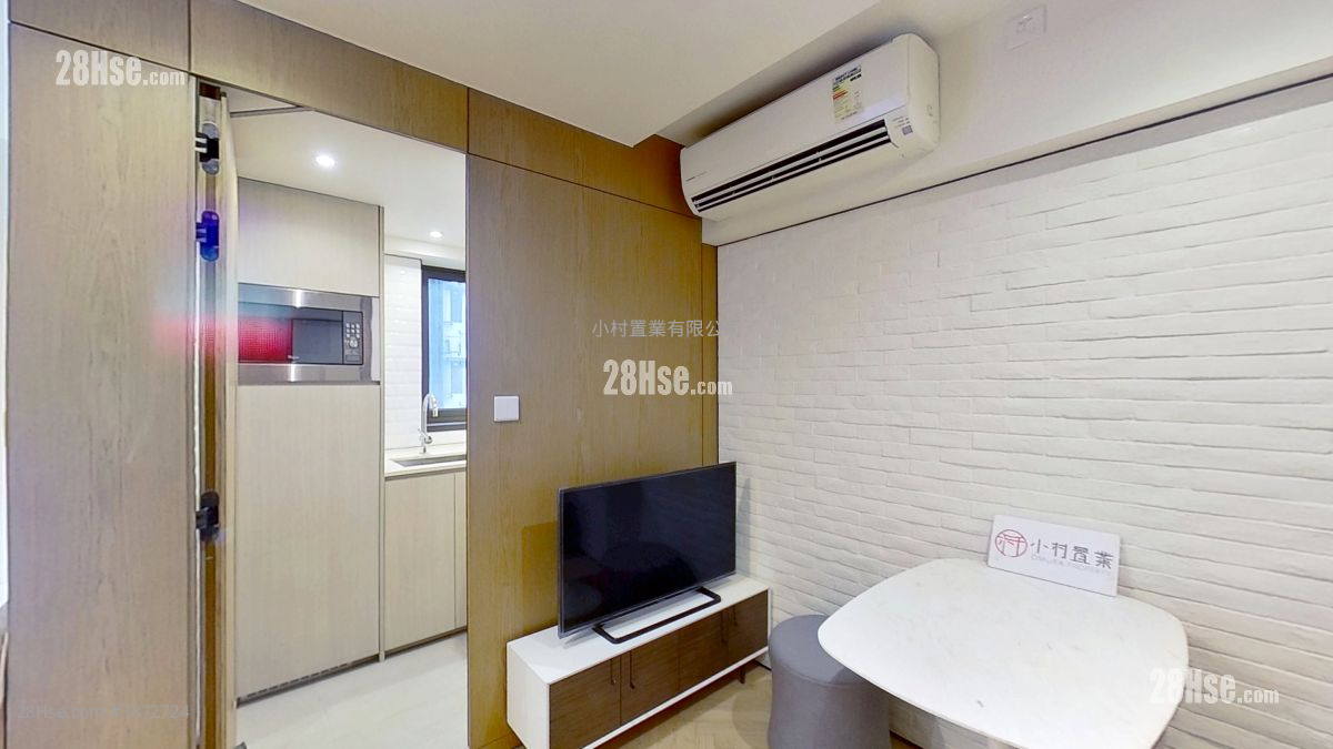 living room: Star Studios Rental 1 Bedroom , 1 Bathroom 228 ft²