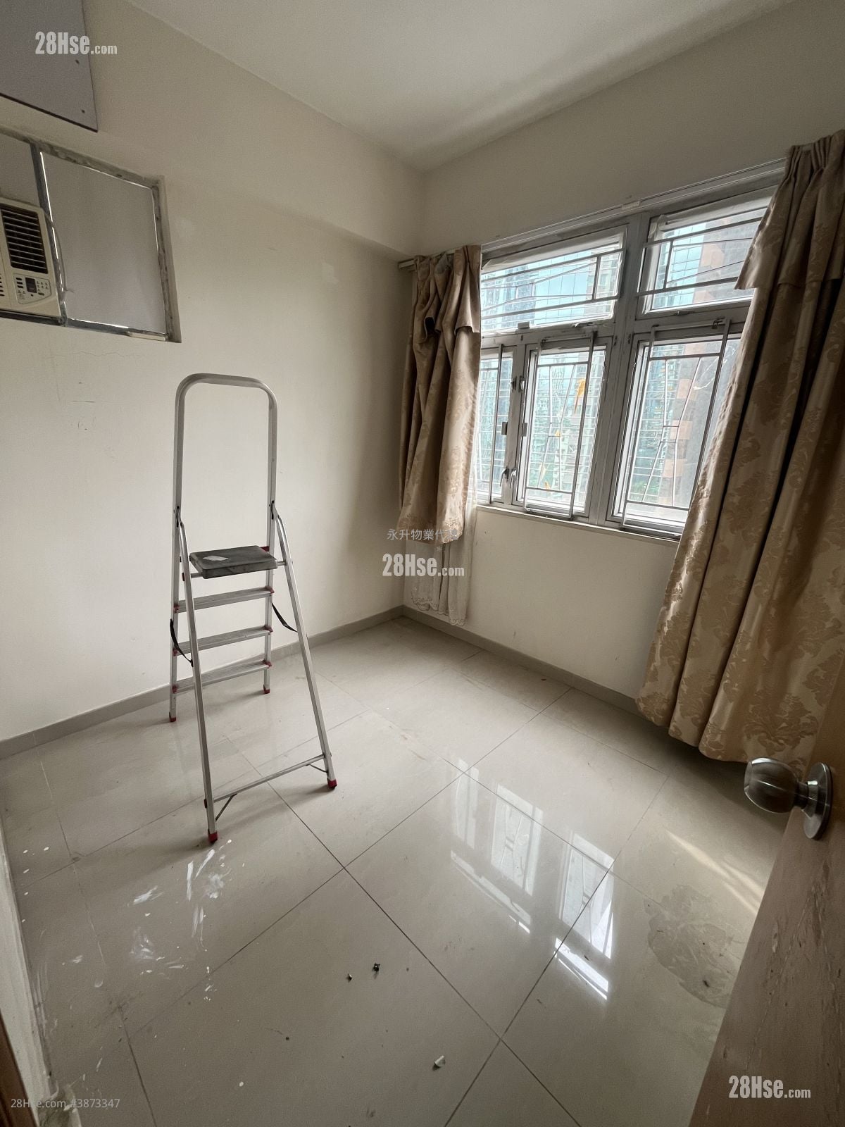 Fu Tao Building Rental 3 Bedrooms , 1 Bathroom 430 ft²