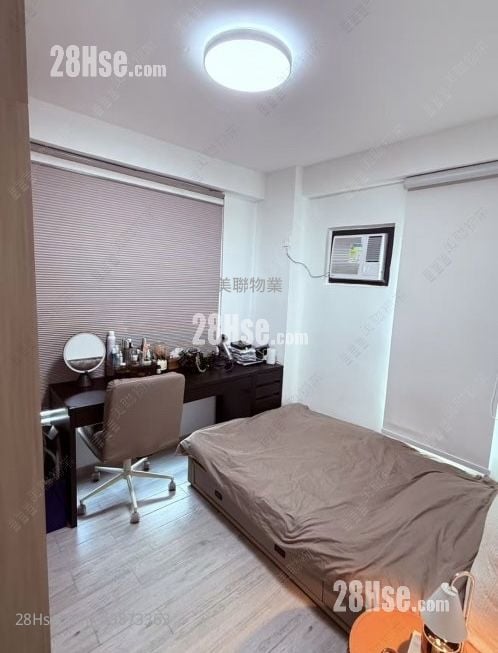 Tai Fook G & S Building Sell 422 ft²